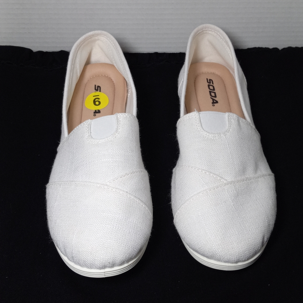 Soda Women's White Canvas Loafers Size 9 - Picture 7 of 7